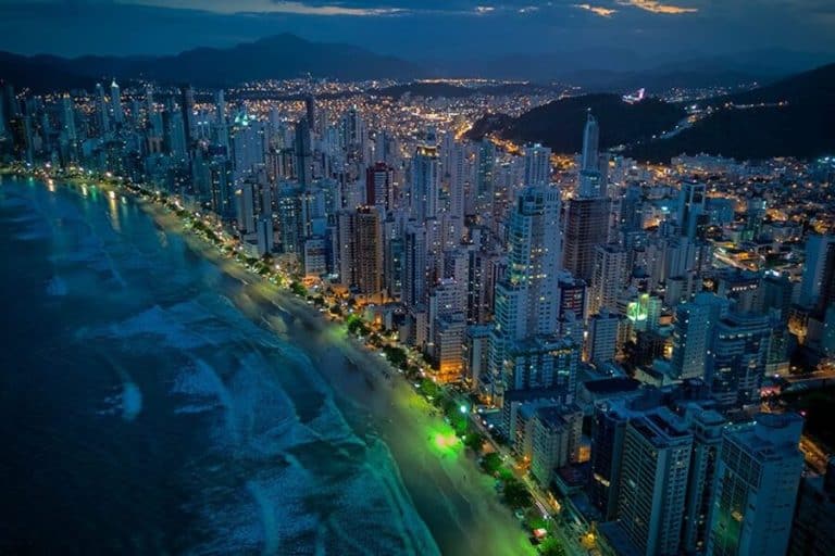 Bal camboriu noturna